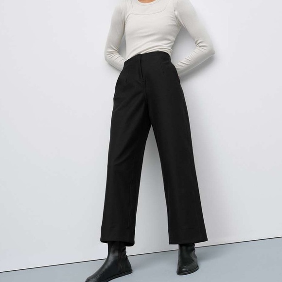 Lululemon Utilitech Relaxed Mid Rise Trouser - Picture 2 of 8